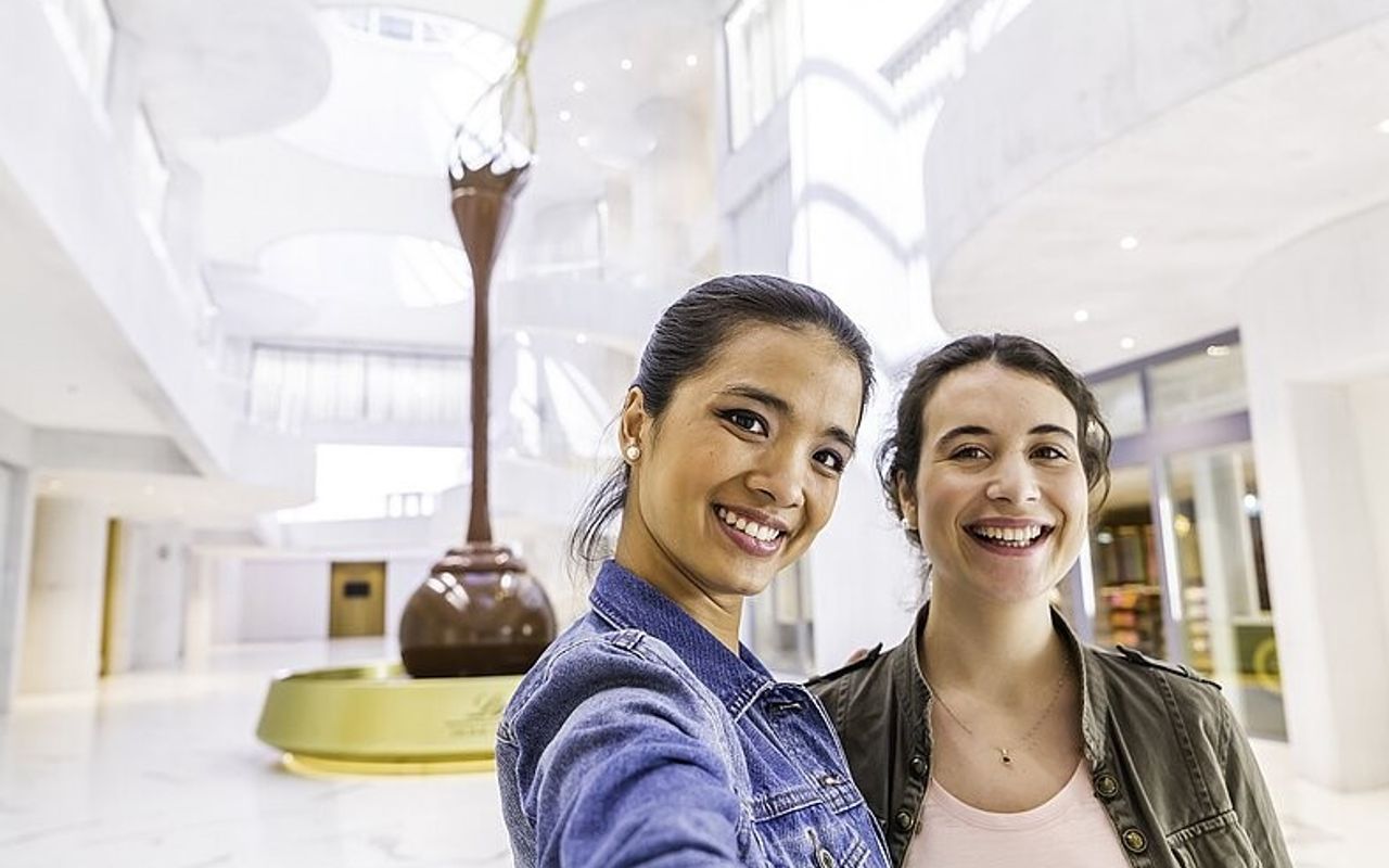 Zurich City Tour with Cruise, Lindt Home of Chocolate & Optional FIFA Museum Admission — photo 3
