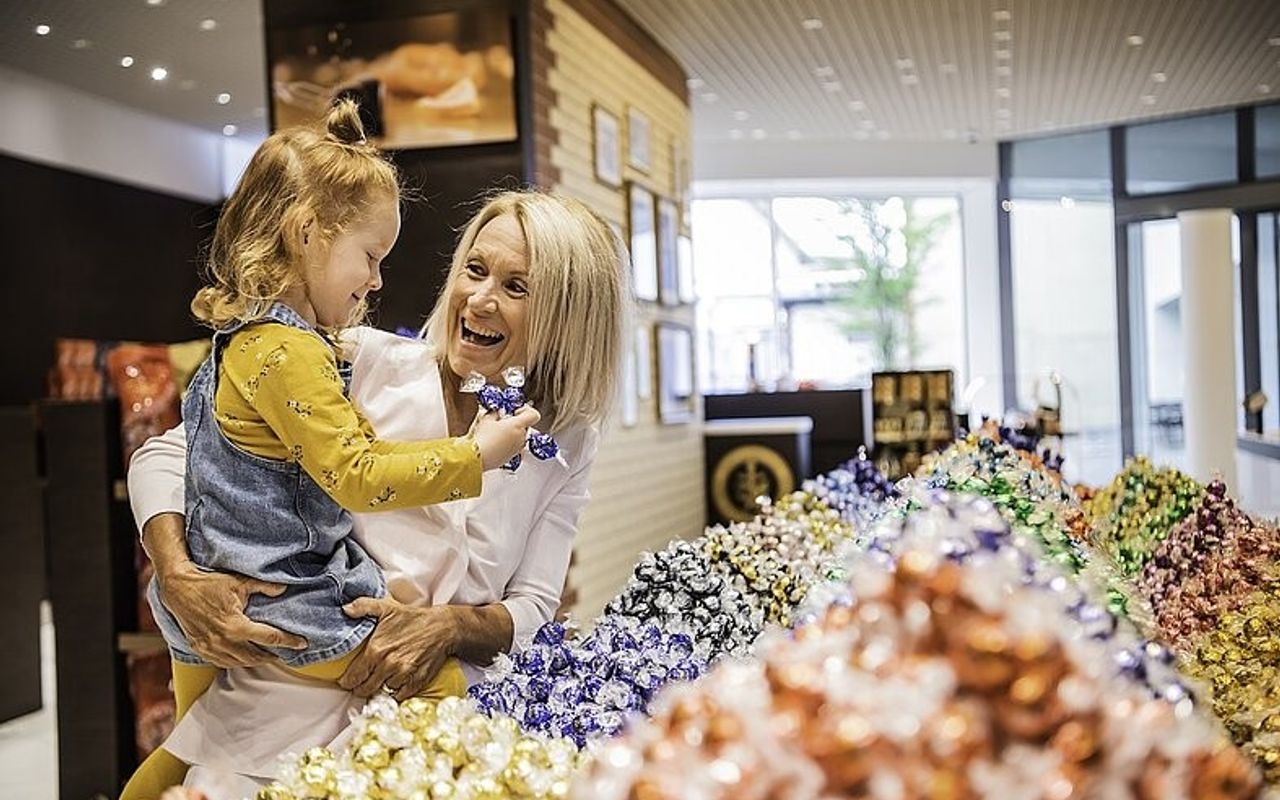Zurich City Tour with Cruise, Lindt Home of Chocolate & Optional FIFA Museum Admission — photo 4
