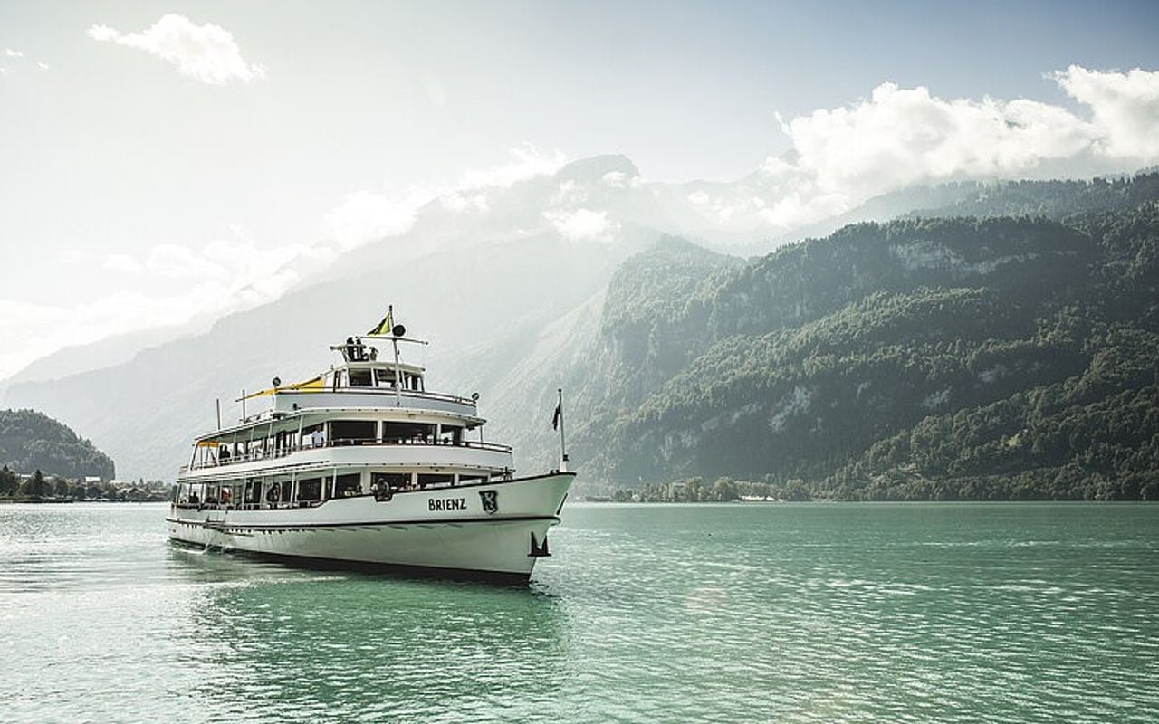 Interlaken - Lakes, Mountains & Adventures — photo 2