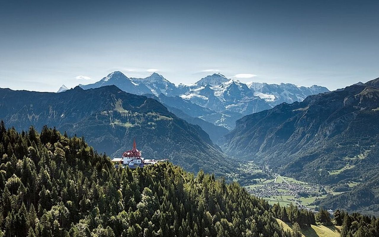 Interlaken - Lakes, Mountains & Adventures — photo 3