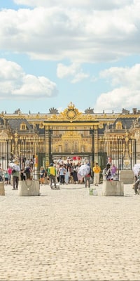 Small-Group Day Trip to Giverny & Versailles: Guided Tour with Lunch & Transport (1–15 people)