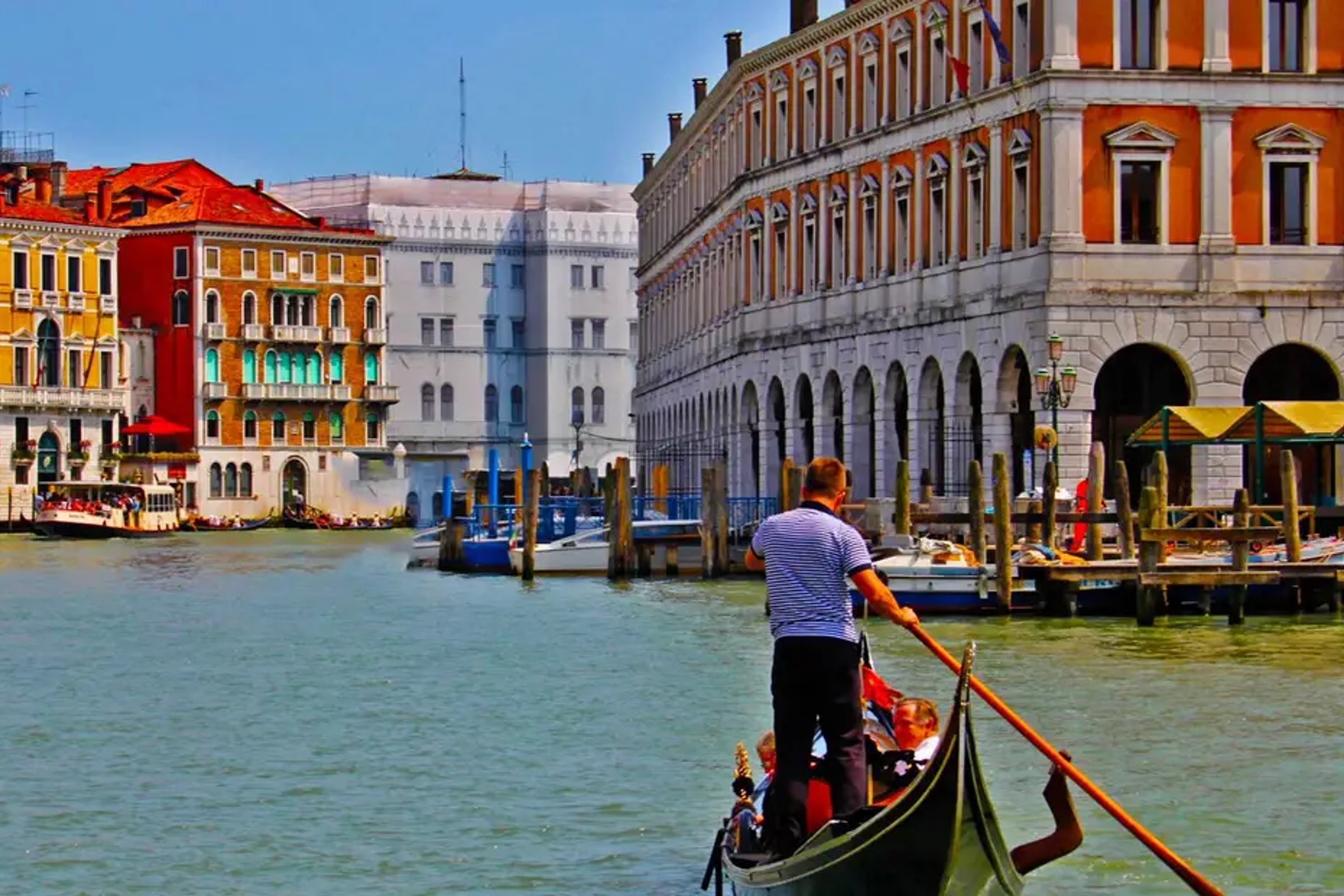Grand Canal motorboat tour with guide on board