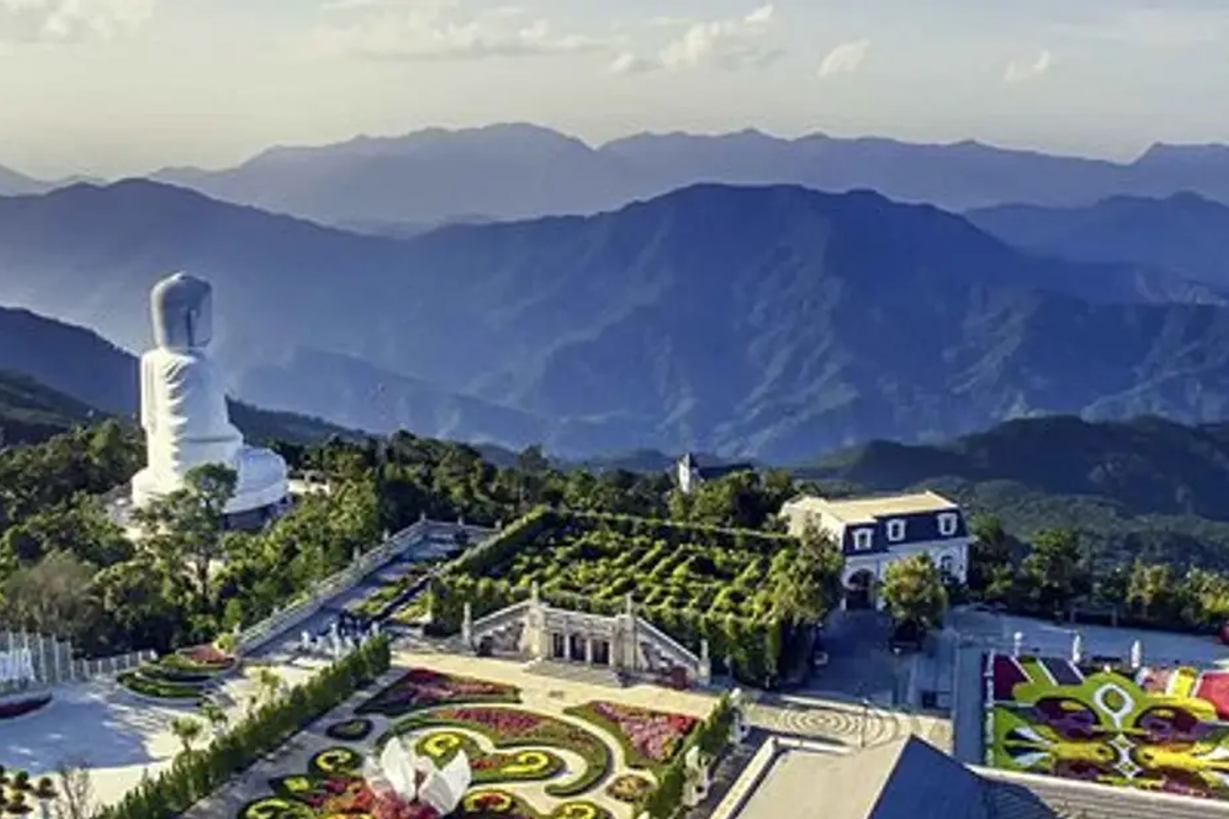 Ba Na Hills and Golden Bridge Day Tour