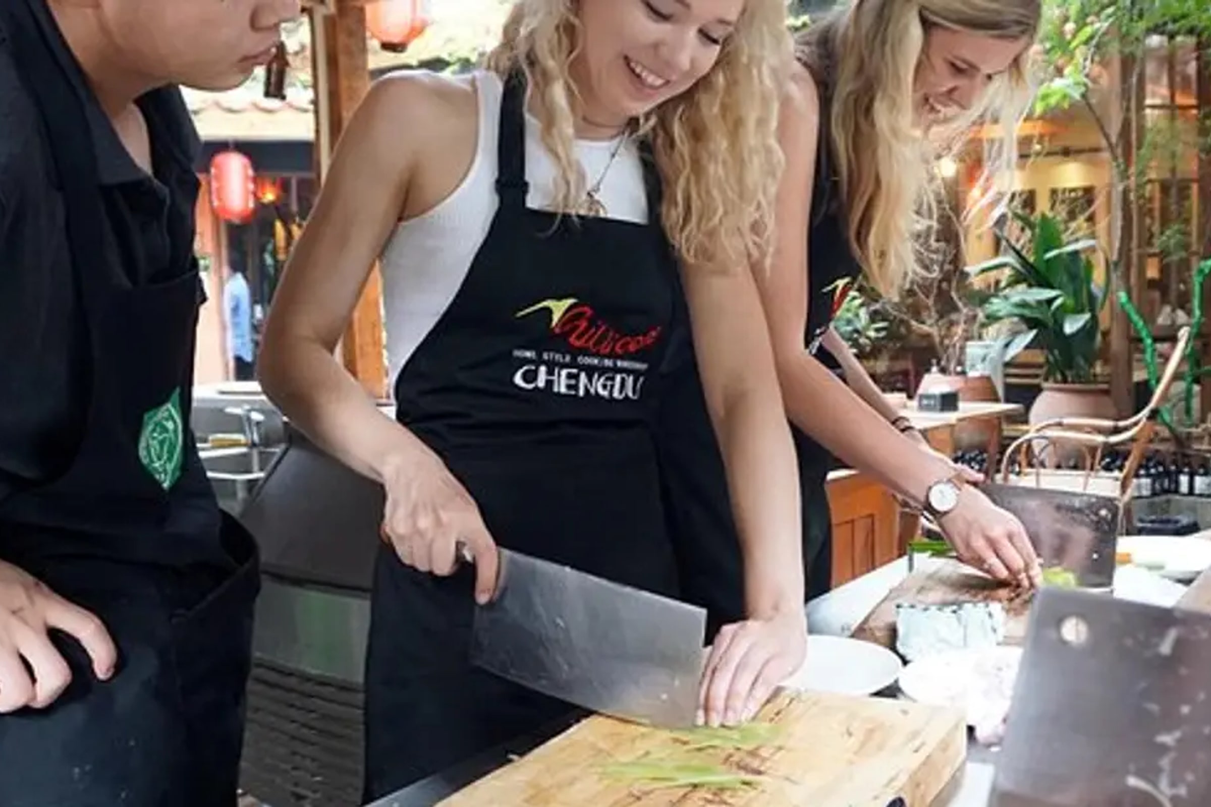 Chengdu Panda Base Private Day Tour and Sichuan Cooking Class