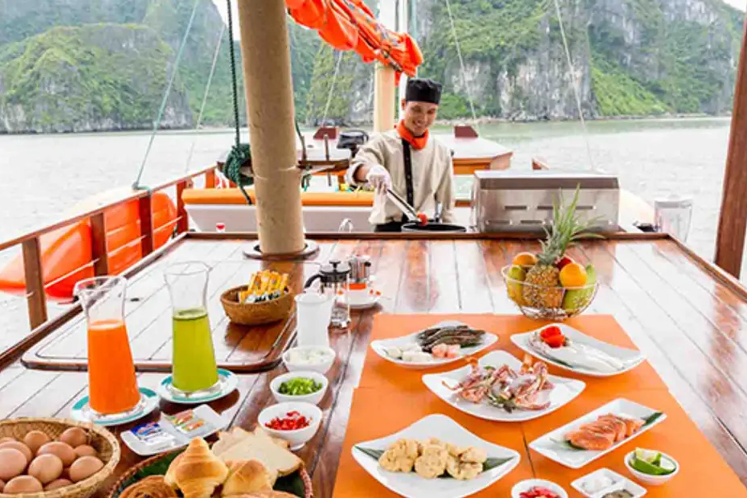 Magnificent Ha Long Bay Day Tour from Hanoi