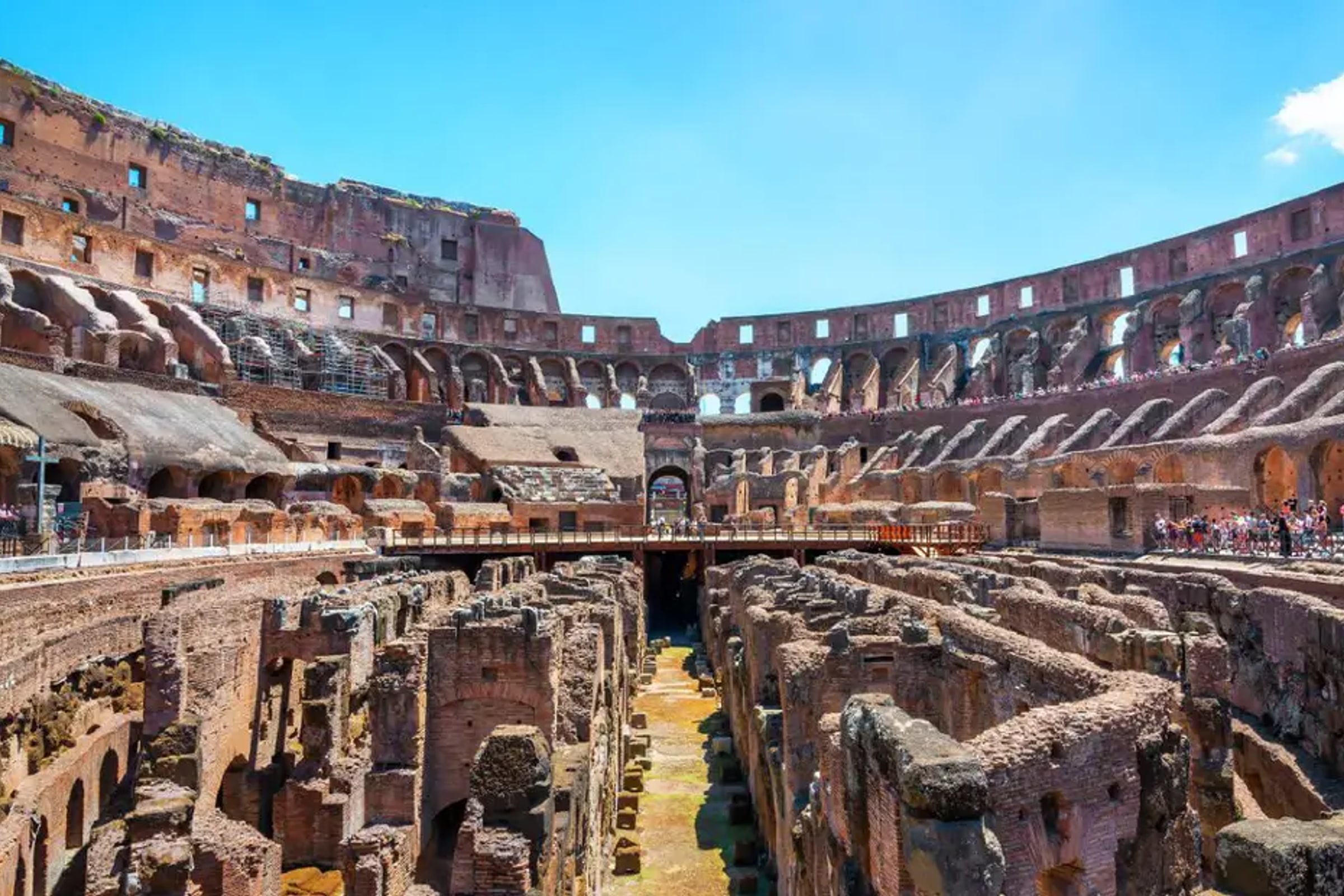 Visite semi-privée du Colisée avec accès spécial à l'arène, au Forum romain et au Palatin