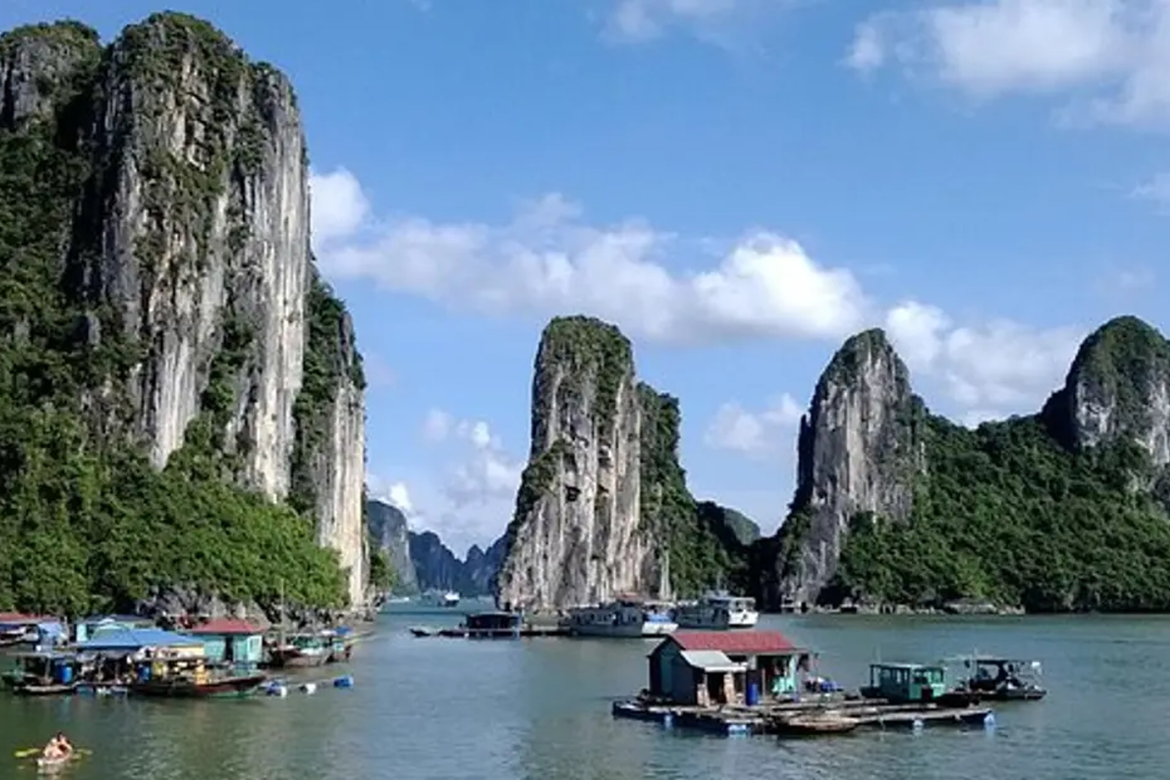 Magnificent Ha Long Bay Day Tour from Hanoi