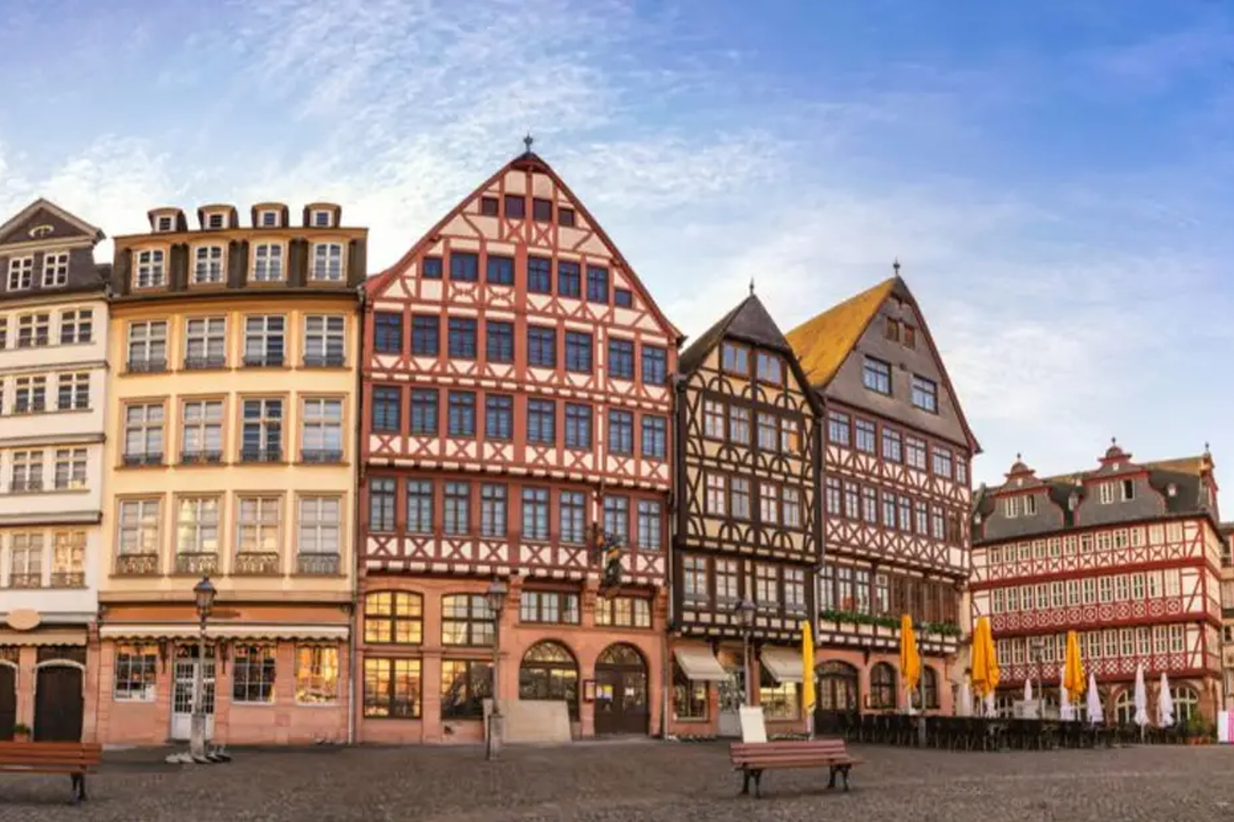 Old Town Frankfurt: The Missing Treasure Exploration Game