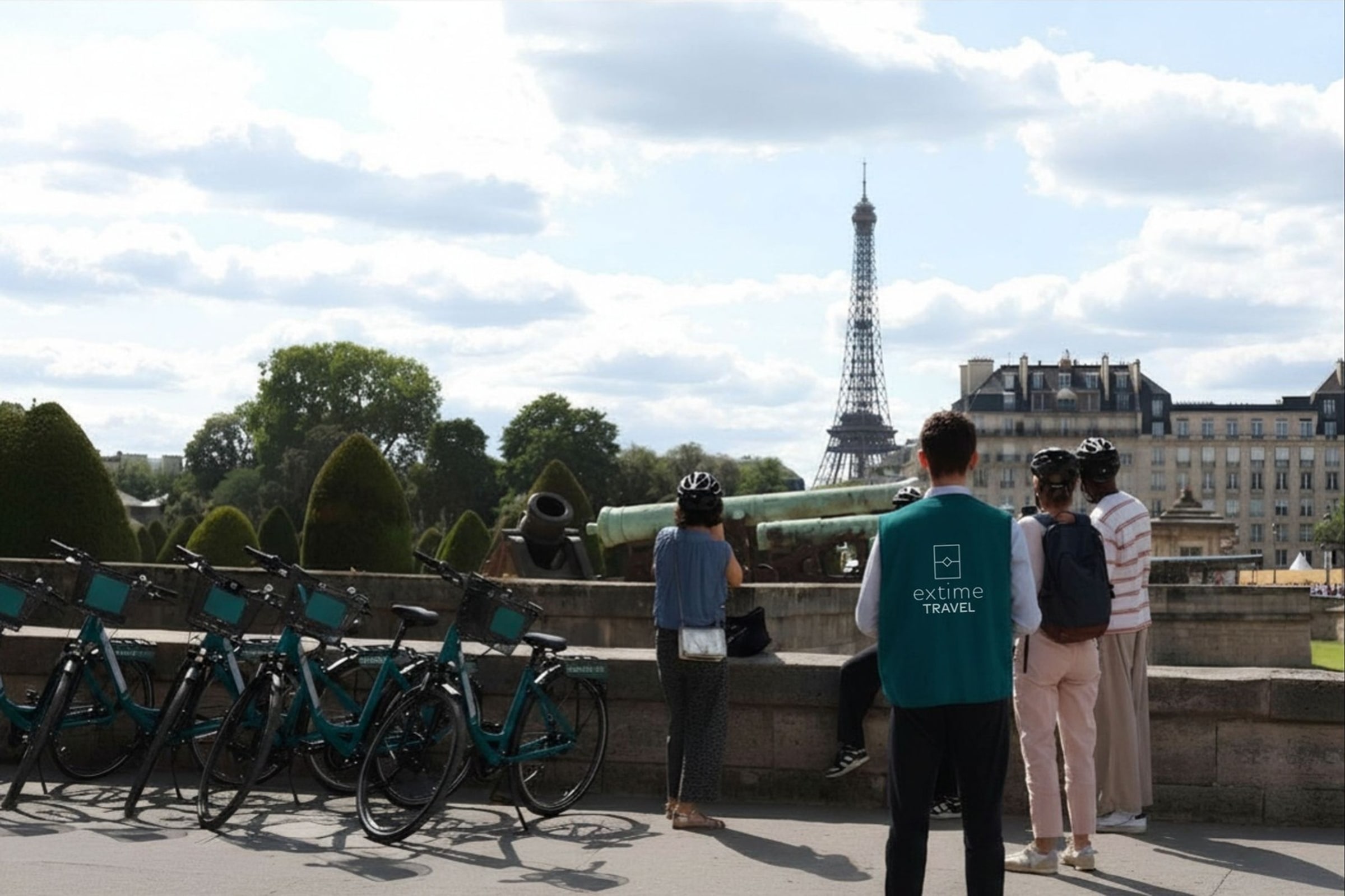 Private guided bike tour of Paris (1 to 10 participants)