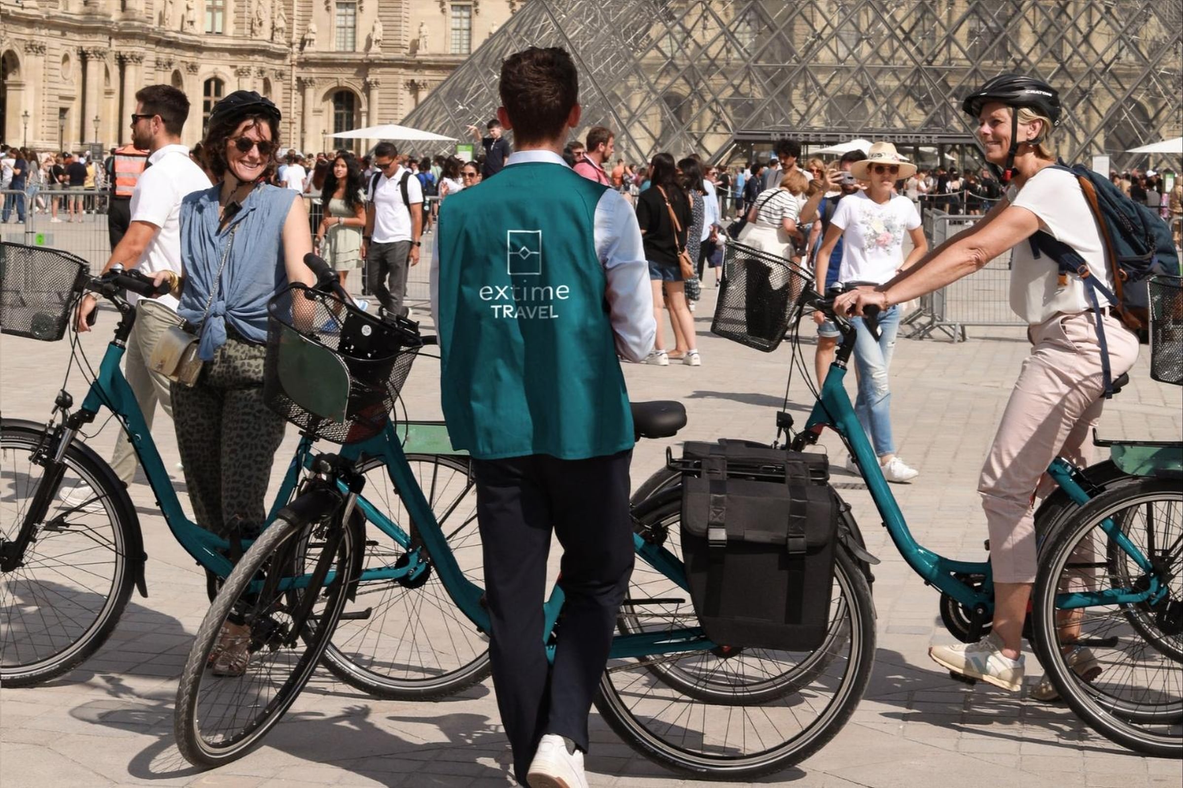 Private guided bike tour of Paris (1 to 10 participants)