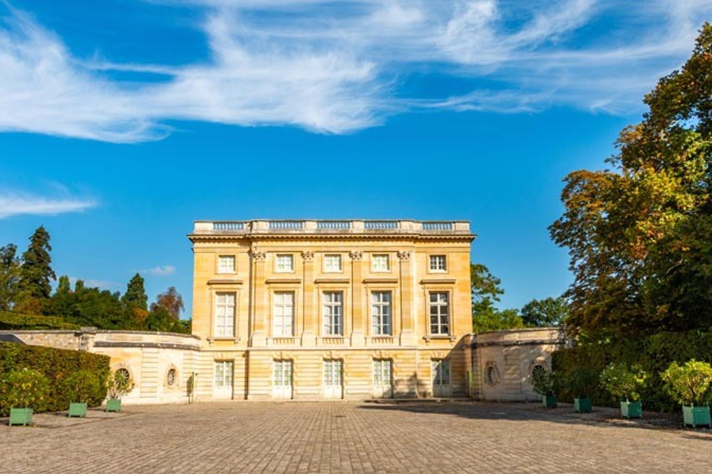 Versailles Extended Tour from Paris (Palace with guide, gardens, the Trianons and the Queen’s Hamlet)