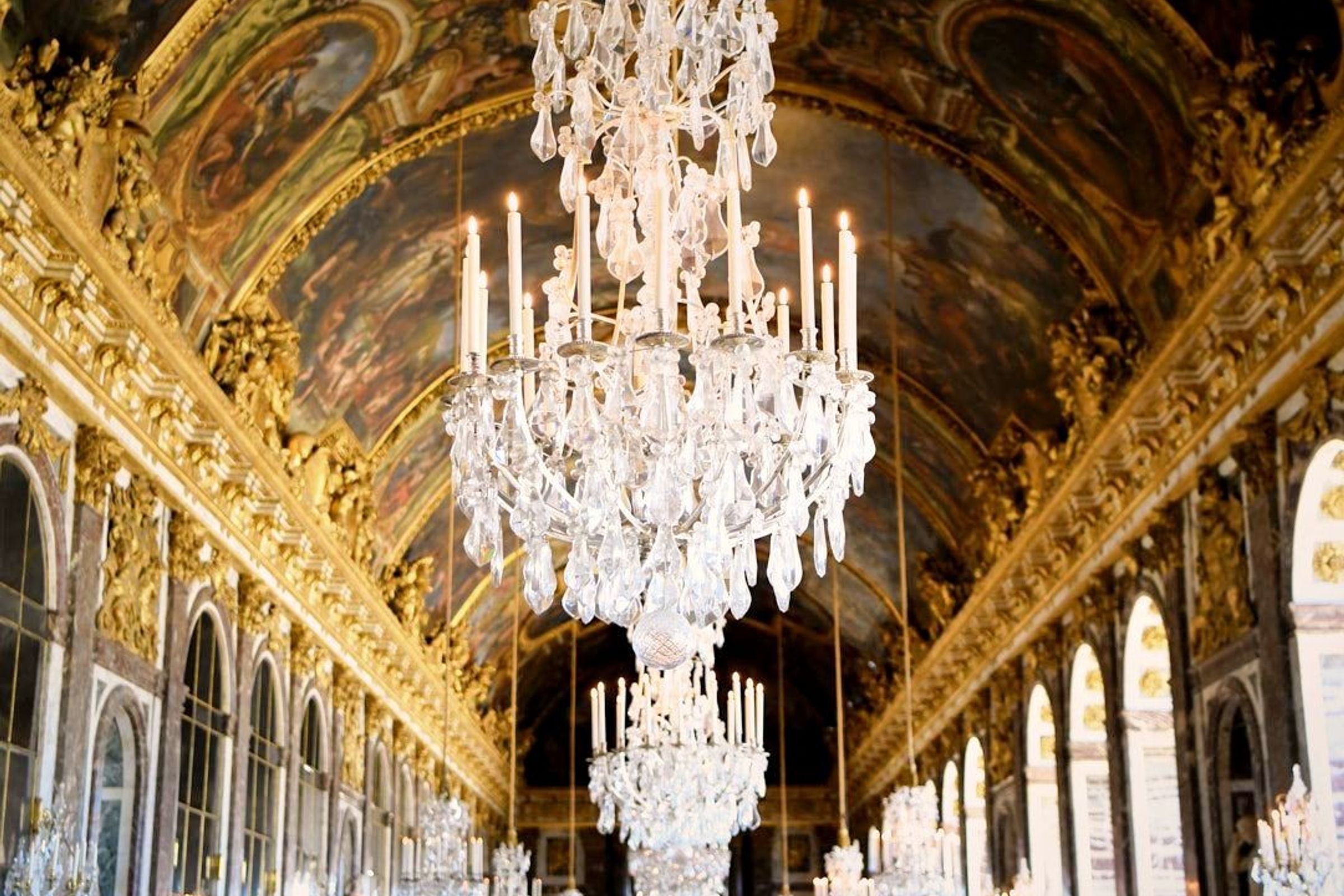 Versailles Extended Tour from Paris (Palace with guide, gardens, the Trianons and the Queen’s Hamlet)