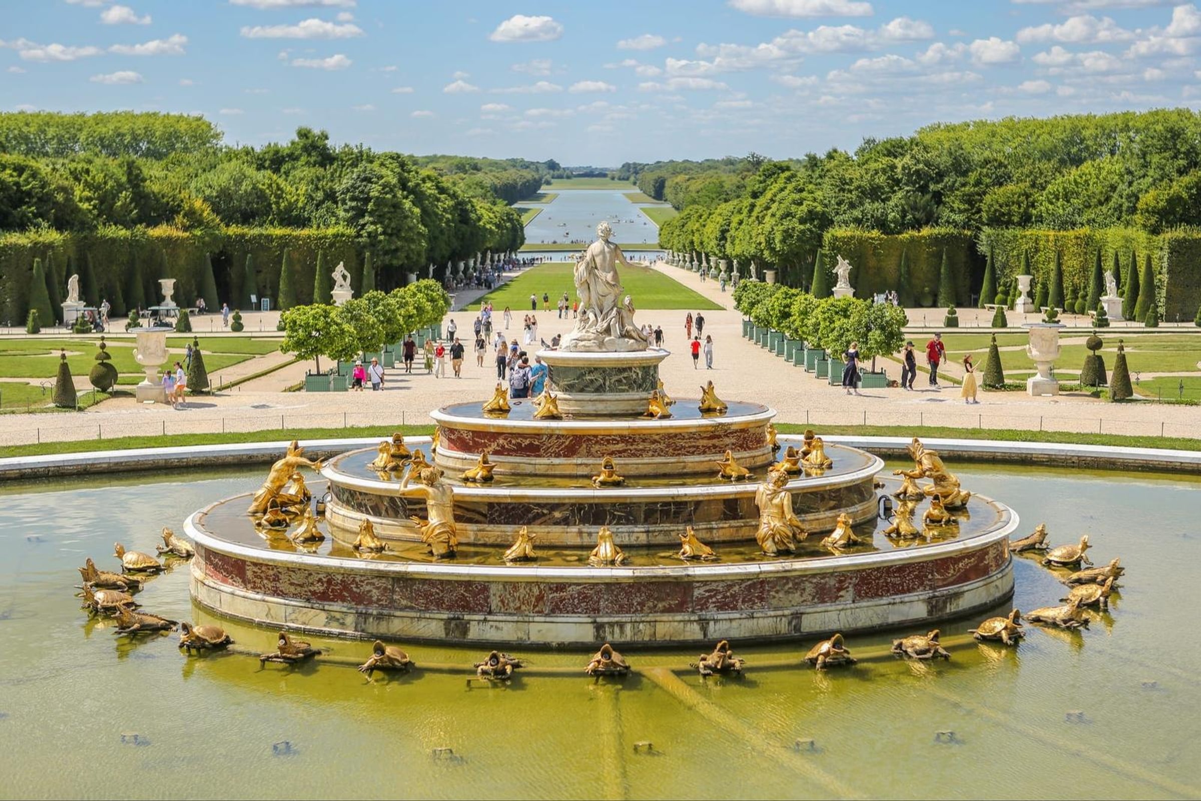 Day Trip to Monet's Gardens in Giverny & Versailles: Guided Tour with Lunch & Transport