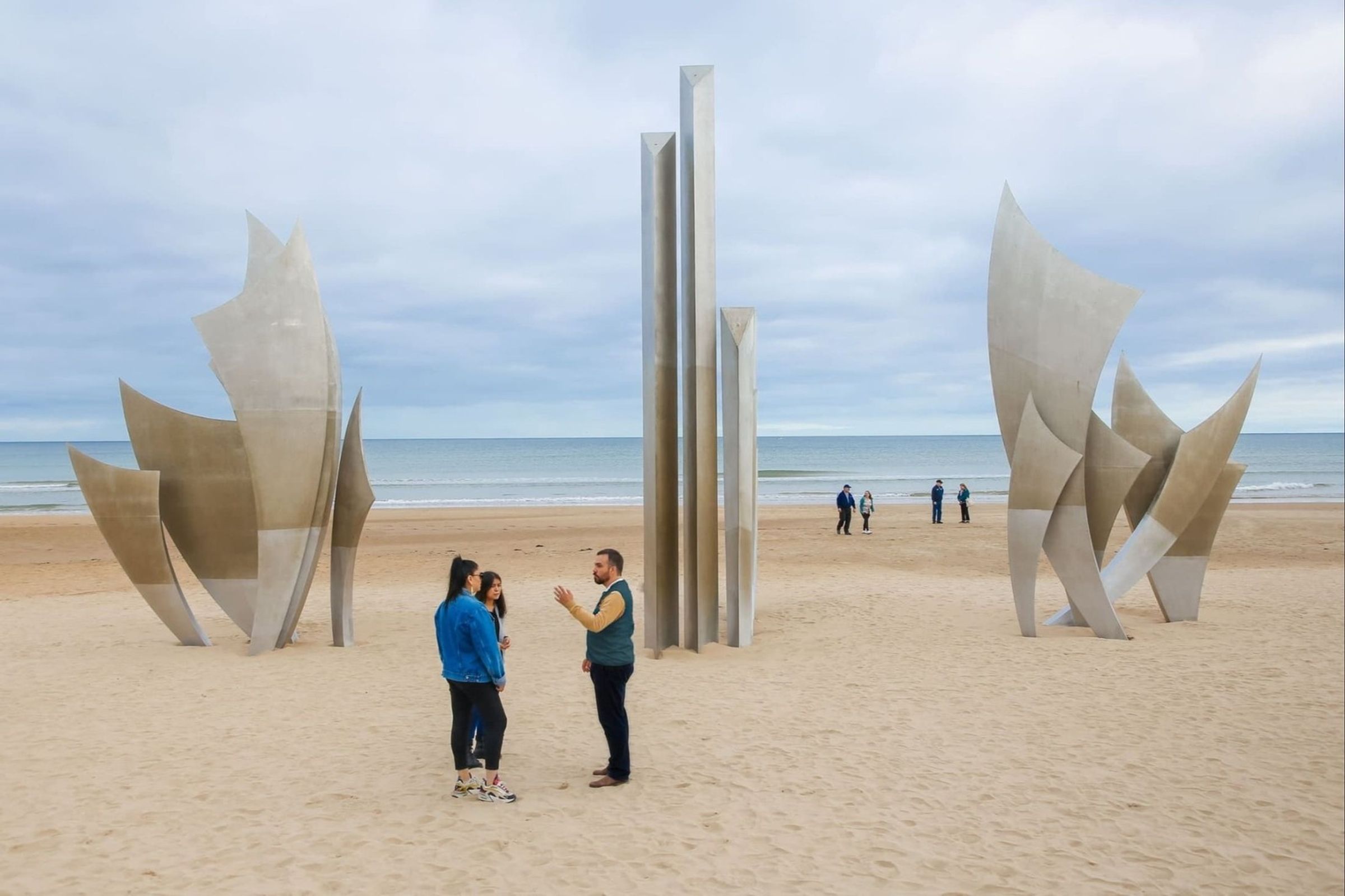 Guided Tour of Normandy D-Day Beaches Day Trip from Paris with transport