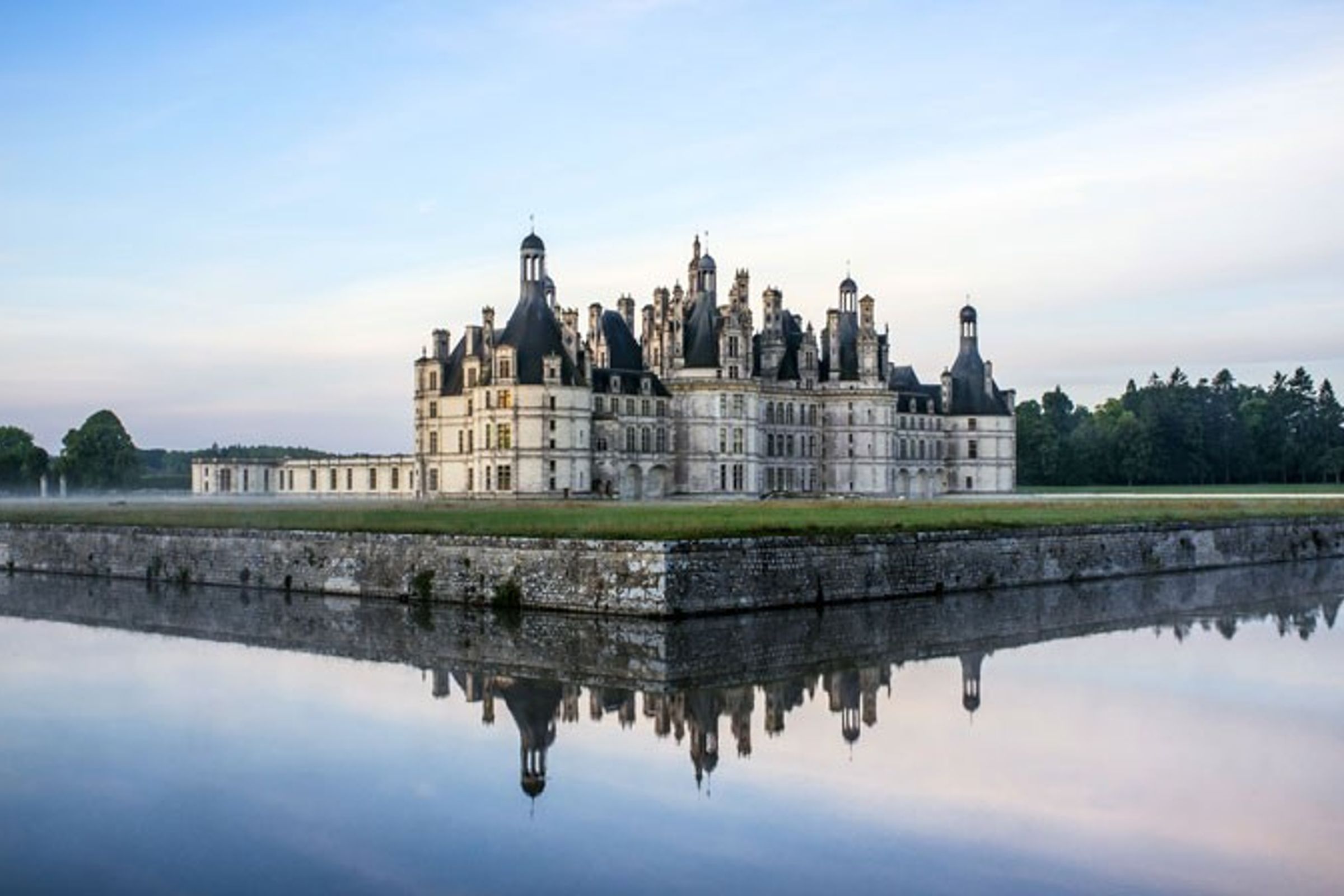 All day trip guided tour of the Loire Valley Castles with transportation from Paris