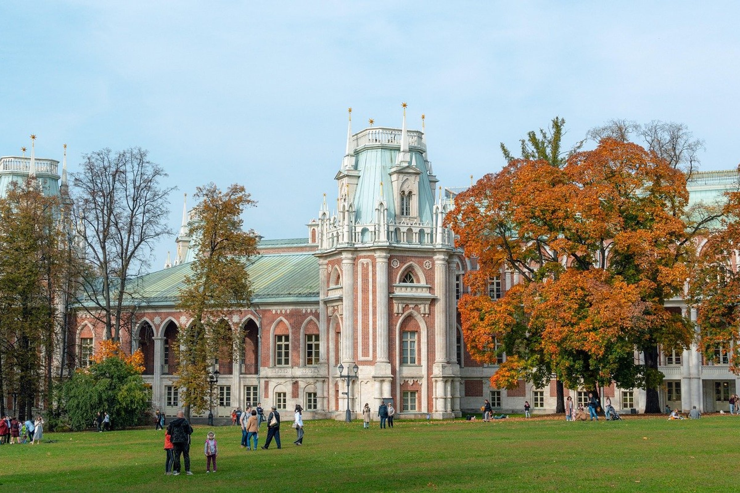 Moskau-Stadtrundfahrt und Zarizyno-Park (ohne Eintritte)