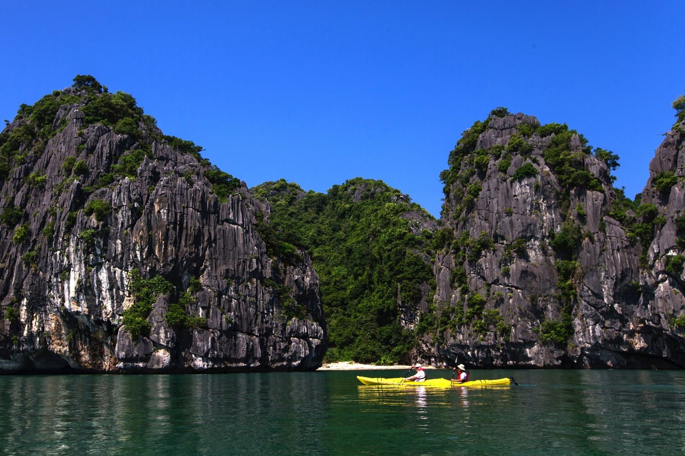 Halong Cruise to Mekong Delta: 7-Day Highlights of Vietnam