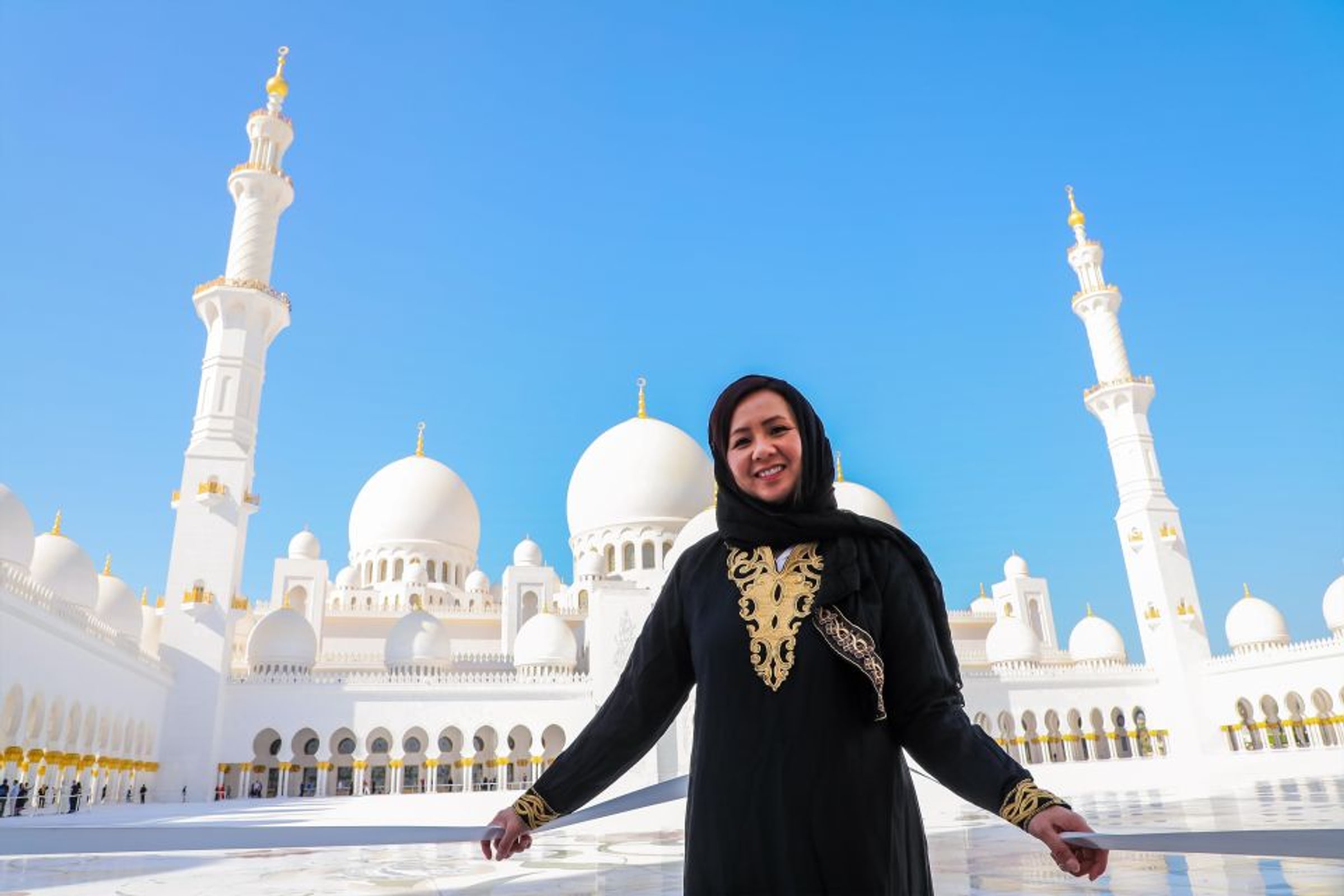 Abu Dhabi Full-Day Sightseeing Tour from Dubai