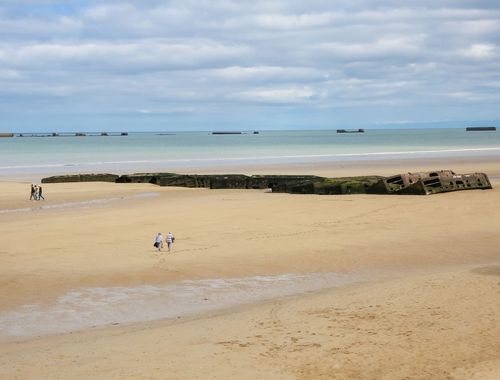 Guided Tour of Normandy D-Day Beaches Day Trip from Paris with transport