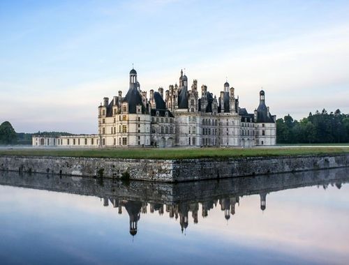 All day trip guided tour of the Loire Valley Castles with transportation from Paris