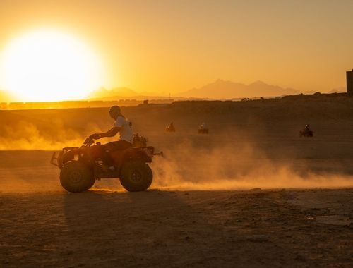 Safari dans le désert avec quad