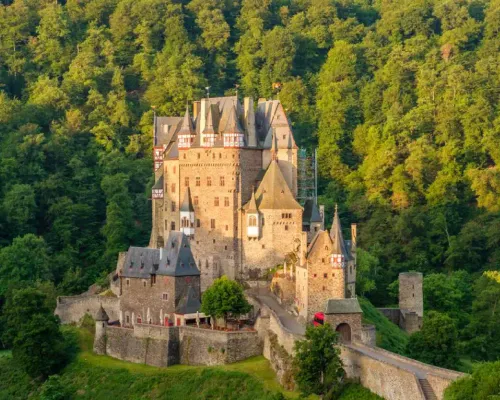 Eltz Castle Small-Group Tour from Frankfurt with Dinner