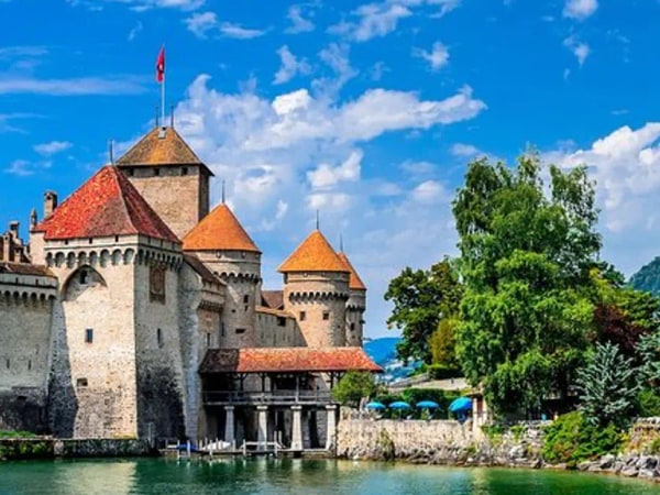 Winter Riviera , Montreux, Château de Chillon, and Chaplin's World from Geneva