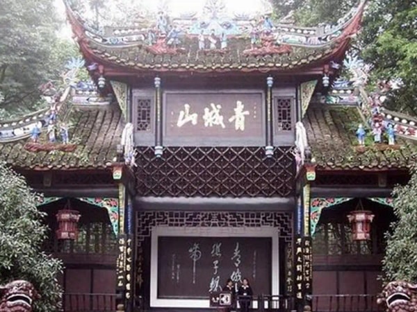 Dujiangyan and Mount Qingcheng Private Day Tour