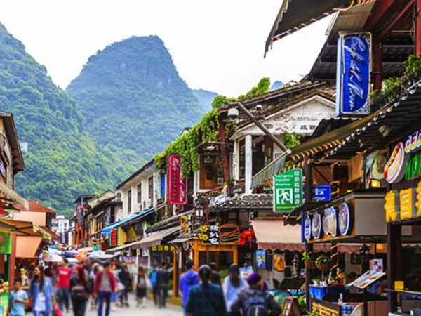 Li River Cruise and Yangshuo Private Day Tour