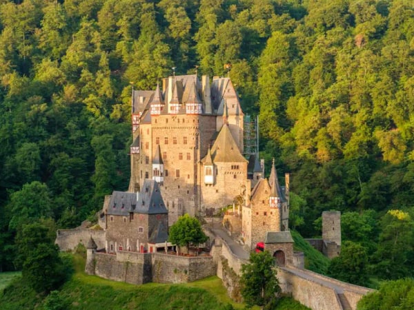 Eltz Castle Small-Group Tour from Frankfurt with Dinner