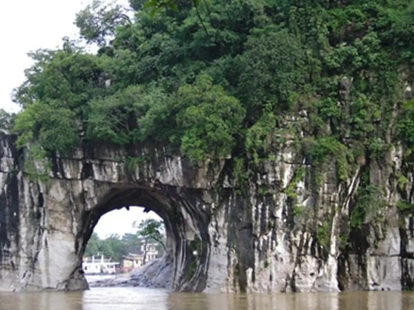 Reed Flute Cave & Elephant Trunk Hill Private Half Day Tour