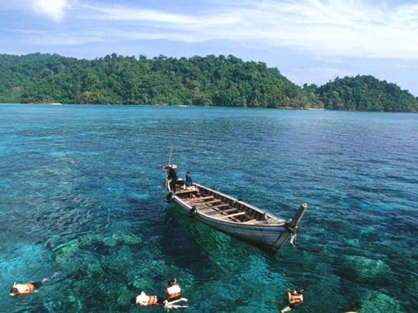 James Bond Island and Phang Nga Bay Day Tour by Longtail Boat with Sea Canoeing