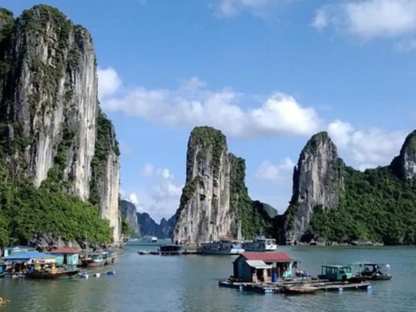 Magnificent Ha Long Bay Day Tour from Hanoi