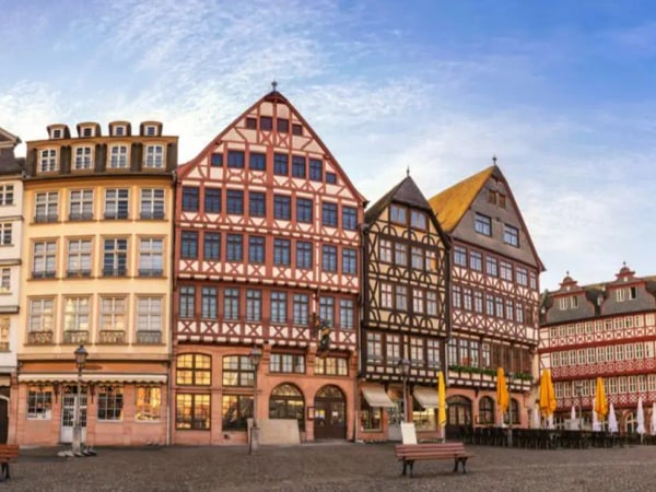 Old Town Frankfurt: The Missing Treasure Exploration Game