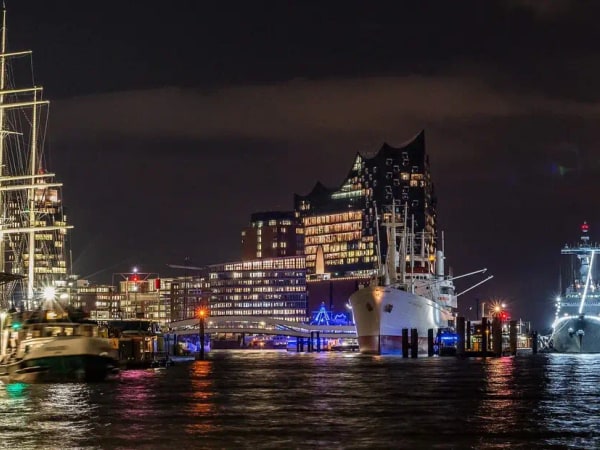 Hamburg Evening Harbor Cruise Tour