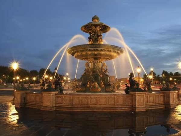 Paris City night tour + Moulin Rouge show (glass of champagne)
