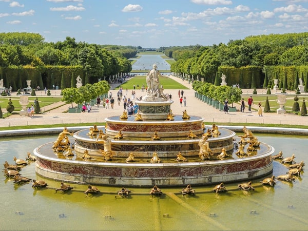 Audio Guided Tour of Giverny Monet's Gardens and the Palace of Versailles Day Trip (lunch and transportation included)