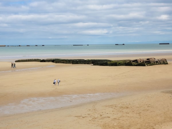 Guided Tour of Normandy D-Day Beaches Day Trip from Paris with transport