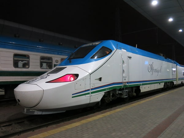 Tagesausflug von Taschkent nach Samarkand im Schnellzug
